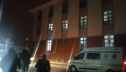 Kar yağışını izlemek isterken pencereden düşen öğrenci hastaneye kaldırıldı