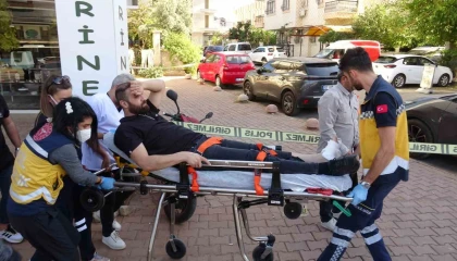 Kavgayı ayırmak isteyen gence Sen niye karışıyorsun kurşunu