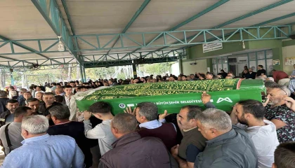 Kazada ölen üniversiteli kız öğrenci gözyaşları içinde toprağa verildi