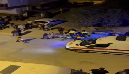 Kendisini takip 2 kişiyi bacaklarından vurup polise teslim oldu