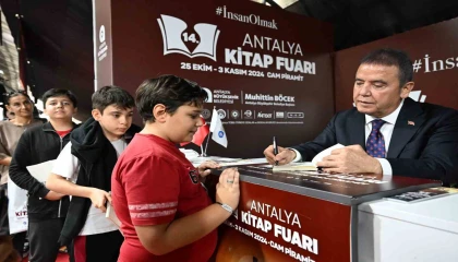 Kitap Fuarında yerel yazarlar okurlarıyla buluşuyor