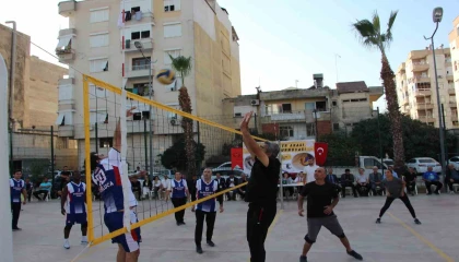 Kumlucada öğretmenler arası voleybol turnuvası düzenlendi