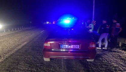 Lastiği patlayan araca yardım için duranlara otomobil çarptı: 2 ölü, 4 yaralı