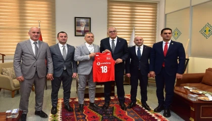 Mehmet Akif Üstündağ: Osmaniyede milli bir voleybol maçı oynanacak”