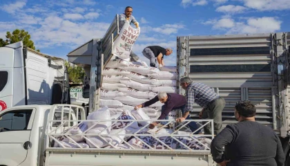 Mersinde belediyeden üreticilere yem desteği