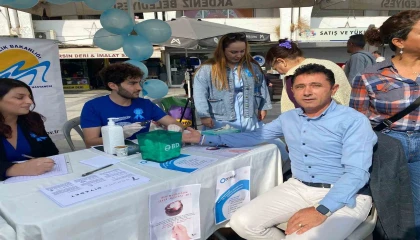 Mersinde Diyabet Gününde vatandaşların şeker ölçümleri yapıldı