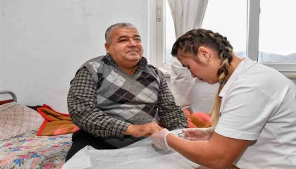 Mersinde evde sağlık ve bakım hizmetleri sürüyor