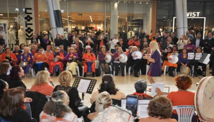 Mersinde kadınlar şiddete karşı ritim tuttu