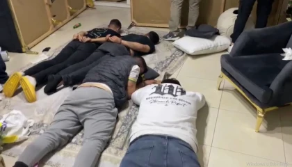 Mersinde maskeler ve silahlar ele geçirildi: 4 gözaltı