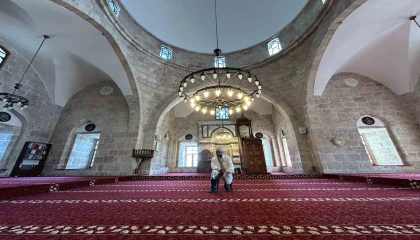 Mimar Sinan tarafından inşa edilen 450 yıllık camide ney dersleri veriliyor