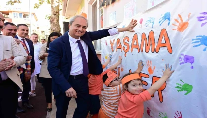 Minik öğrenciler, lösemili çocukların hayatlarına dokundu