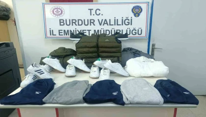 Pazar tezgahından kıyafet ve ayakkabı çalan 2 şüpheli tutuklandı