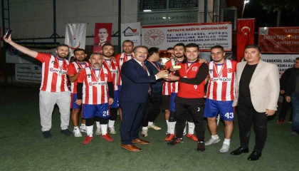 Sağlık için sahadayız turnuvasının galibi Tıp Fakültesi oldu