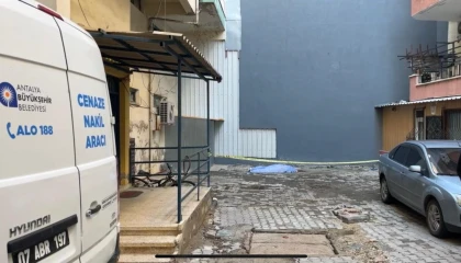 Serikte 53 yaşındaki kadın sokakta ölü bulundu