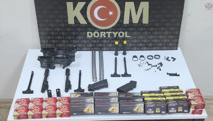 Şüpheli kargoyu takip eden polis ekipleri adeta cephanelik ele geçirdi