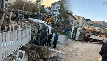 Sürücüsünün direksiyon hakimiyetini kaybettiği kamyon araçları biçti