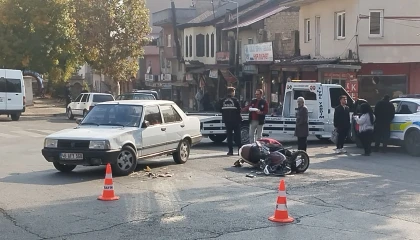 Ters yönden gelen otomobil motosiklete çarptı: 1 ölü