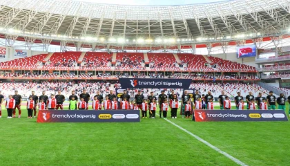 Trendyol Süper Lig: Antalyaspor: 3 - Bodrum FK: 1 (İlk yarı)