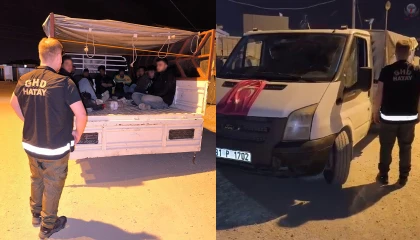 Türk bayrağı astığı kamyonetiyle göçmen taşıyan şahıs polisten kaçamadı