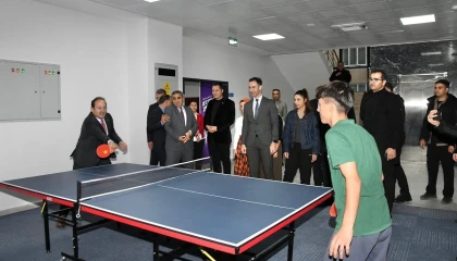 Vali Pehlivan, yapımı tamamlanan Silifke Gençlik Merkezinde incelemelerde bulundu