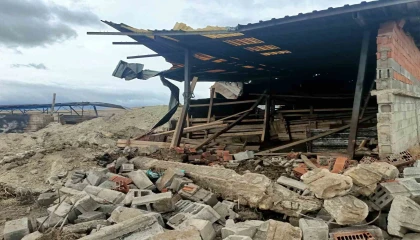 Yalvaçta besihane yangını: 17 hayvan telef oldu, tonlarca yem yanarak küle döndü