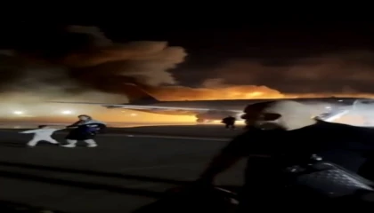 Yanan uçaktan tahliye anları film sahnelerini aratmadı