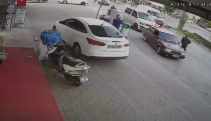 Yaya geçidinde kamyonetin çarptığı şahıs yaralandı