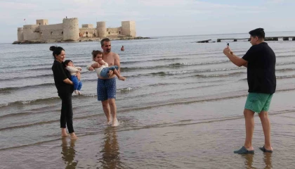 Yazı bitmeyen şehir Mersin: Kasımda deniz keyfi