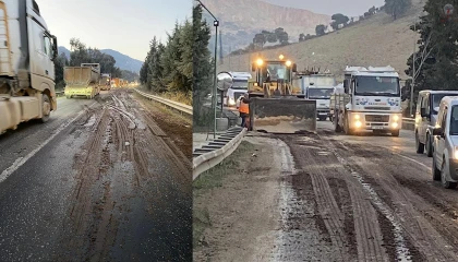 Yola dökülen zeytin posası ekipler tarafından temizlendi
