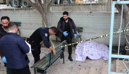 3 gündür kaldığı cami avlusunda ölü bulundu