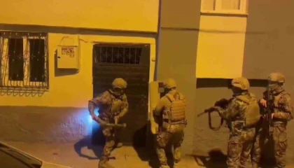 Adanada silah ve mühimmat ticareti yapan şebeke çökertildi: 45 şüpheliden 15i tutuklandı, 54 ruhsatsız silah ile 803 mermi ele geçirildi