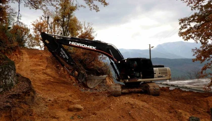 Alanya Belediyesi 18 yıldır açılamayan yolları açıyor