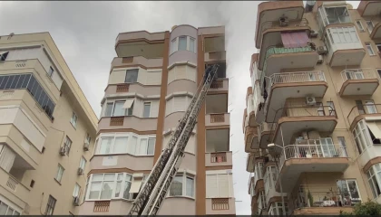 Alanyada evde klima şalterinden çıkan yangın korkuttu