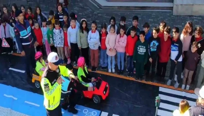 Antalyada 30 bin öğrenci trafik dedektifi oldu