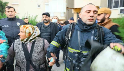 Antalyada 9 katlı binada korkutan yangın: 4 kişi dumandan etkilendi