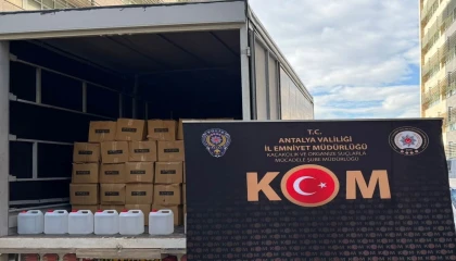 Antalyada yılbaşı öncesi 108 bin şişe kaçak içki ele geçirildi