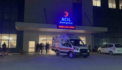 Burdurda bıçaklı kavga: Baba ve oğlu yaralandı