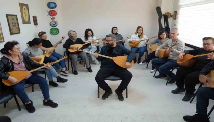 Çukurovada ücretsiz saz kursuna yoğun ilgi