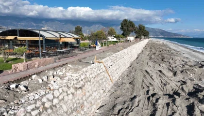 Demre Kömürlük Sahiline 450 metre uzunluğunda duvar