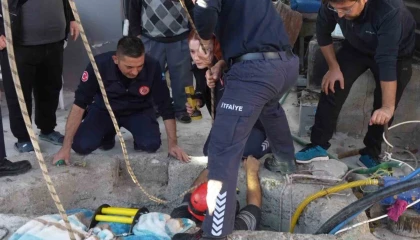 Dinamodaki arızayı gidermek için girdiği kuyuda mahsur kaldı