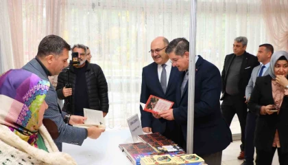 Dörtyolda kitap fuarı açıldı