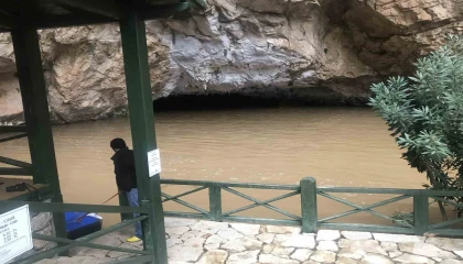 Dünyaca ünlü Altınbeşik Mağarası taştı, kuruyan Üzümdere Irmağı suya kavuştu