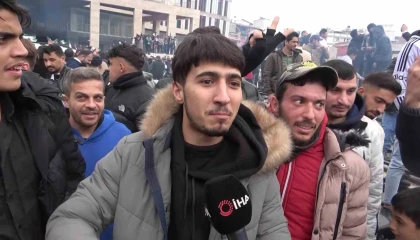 Esad ülkeyi terk etti Adanadaki Suriyeliler kutlama yaptı