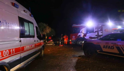 Falezlerden denize düşen araç için ekipler arama çalışması yaptı