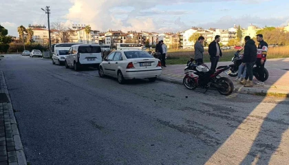 Hafif ticari araçla çarpışan motosikletin sürücüsü yaralandı