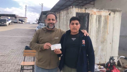 Halde yevmiye ile çalışan Suriye uyruklu genç, bulduğu 315 bin liralık çeki sahibine teslim etti