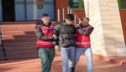 Ispartada hırsızlık ve yaralama suçundan aranan 2 kişi yakalandı
