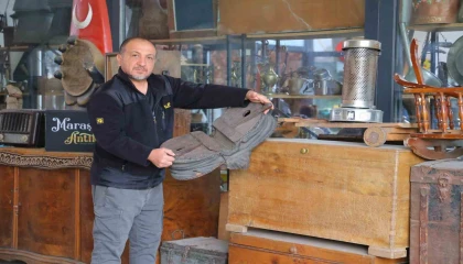 Kahramanmaraşlı antika tutkunu, depremde kurtarılan eşyaları sergiliyor