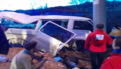 Kontrolden çıkan midibüs takla atıp şarampole düştü: 1 ölü, 3 yaralı