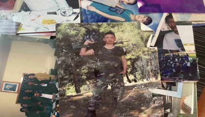 Mahalle muhtarı enkazdan çıkan hatıraların sahiplerini arıyor